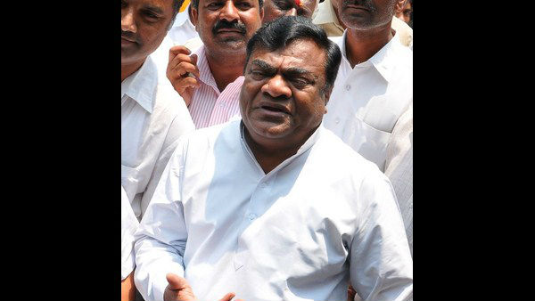 బండి సంజయ్‌కి డీకే అరుణ పరామర్శ..