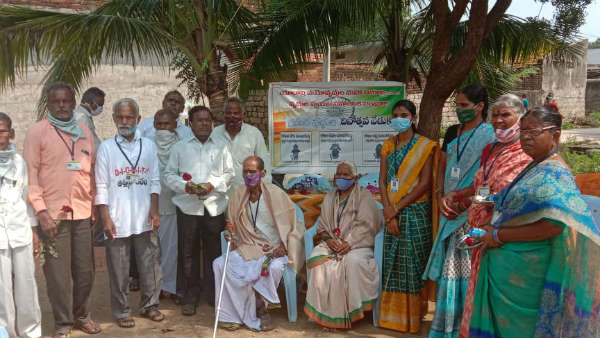 Help age India:Old age People meet RDO and explain the problems on International day for old persons