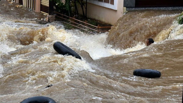 మళ్లీ వర్షంతో పెరిగిన ముంపు.. మంత్రుల పర్యటన, ఓదార్పు