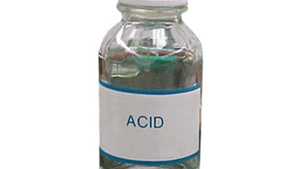 ఇంటి రెండో అంతస్తు గది కిటికీ నుండి యాసిడ్ అటాక్ .. తెలిసిన వారి పనే అని అనుమానం ఇంటి రెండో అంతస్తు గది కిటికీ నుండి యాసిడ్ అటాక్ .. తెలిసిన వారి పనే అని అనుమానం