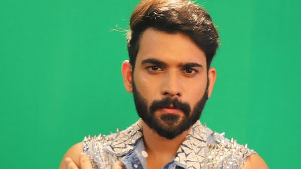 మోనాల్ కంటే నేనే బాగా ఆడుతున్నాను