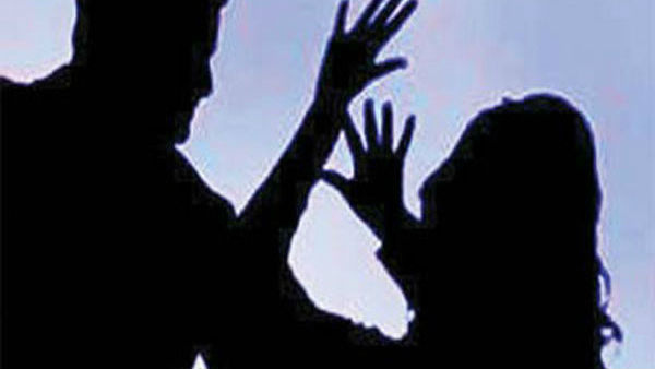  ఈవ్ టీజింగ్ కేసులో నిందితుడి కోసం హైడ్రామా