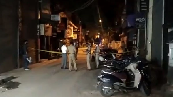 పబ్ యజమాని, గ్యాంగ్ స్టర్ పబ్ యజమాని, గ్యాంగ్ స్టర్