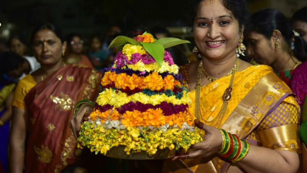 బృహదమ్మ నుంచి వచ్చిన పేరే బతుకమ్మ బృహదమ్మ నుంచి వచ్చిన పేరే బతుకమ్మ