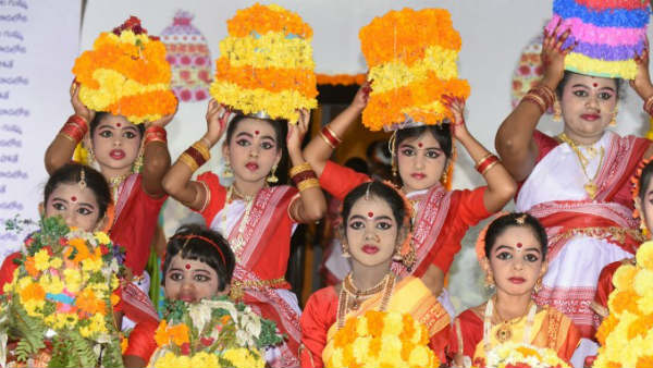 ఇంటి గడప దాటని బతుకమ్మ