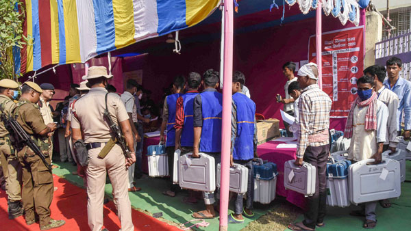 లోకల్ ఫీలింగ్.. లోకల్ ఫీలింగ్..