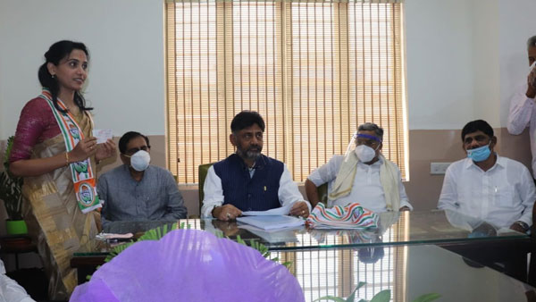 Karnataka: H Kusuma, the wife of late IAS officer DK Ravi, joins Congress at the party office in Bengaluru