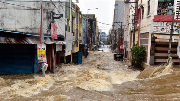  కరోనాతో భయపడుతున్న జనంకు జలప్రళయం...