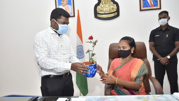 జిల్లా అంతటా బాలికలే అధికారులు.. జిల్లా అంతటా బాలికలే అధికారులు..