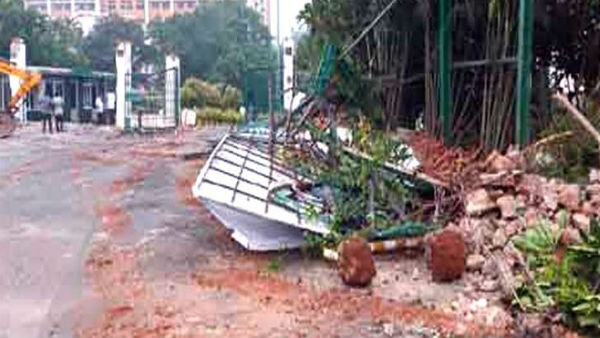  రోడ్స్ క్లోజ్ చేసి పోలీసులు మోహరించి మరీ కూల్చివేతలు 