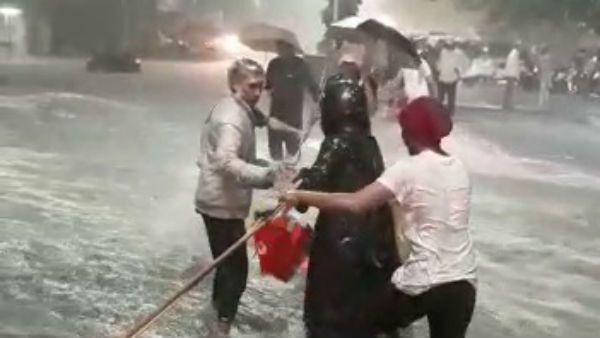 నీట మునిగిన ఓల్డ్ సిటీ .. మల్లాపూర్ లో విద్యుత్ షాక్ తో ఒకరు మృతి నీట మునిగిన ఓల్డ్ సిటీ .. మల్లాపూర్ లో విద్యుత్ షాక్ తో ఒకరు మృతి