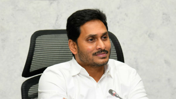 చట్ట విరుద్ధంగా తిరుమల ఆలయంలోకి జగన్..