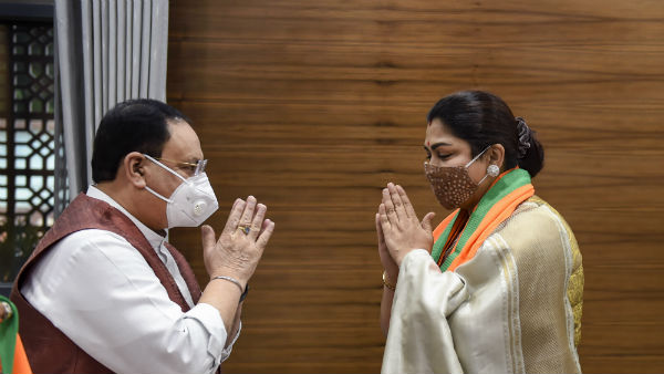 బీజేపీలో చేరిన ఖుష్బూ .. కాంగ్రెస్ కు రాజీనామా 