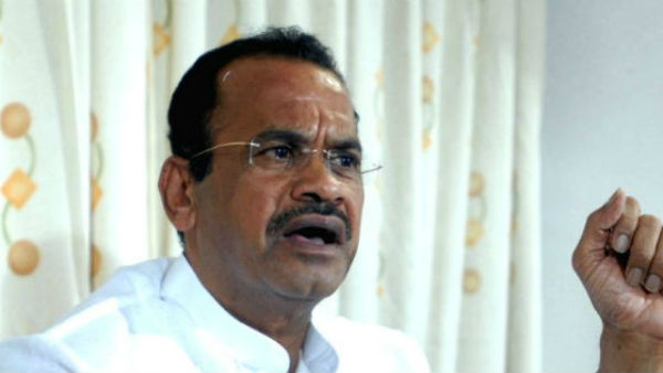 కేంద్రబలగాలను పంపాలని కేంద్ర ఎన్నికల కమీషన్ కు కాంగ్రెస్ ఎంపీ కోమటిరెడ్డి వెంకటరెడ్డి లేఖ కేంద్రబలగాలను పంపాలని కేంద్ర ఎన్నికల కమీషన్ కు కాంగ్రెస్ ఎంపీ కోమటిరెడ్డి వెంకటరెడ్డి లేఖ