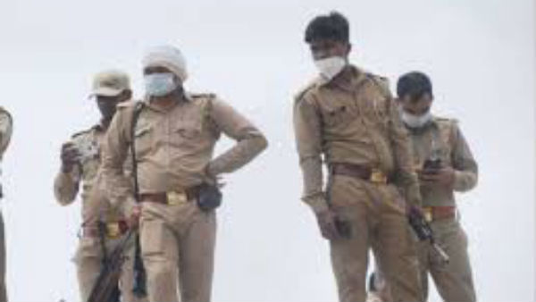 ఏజెన్సీ ప్రాంత రాజకీయ నాయకులను అలెర్ట్ చేస్తున్న పోలీసులు