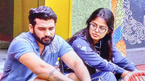 మోనాల్ అఖిల్ అతి ఎక్కువైందా..