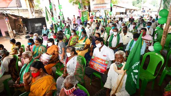 మూడు వందల రోజులైనా ప్రభుత్వంలో చలనం లేదు