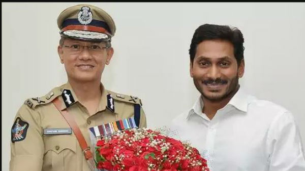 పోలీసులకు సీఎం అభినందనలు.. పోలీసులకు సీఎం అభినందనలు..