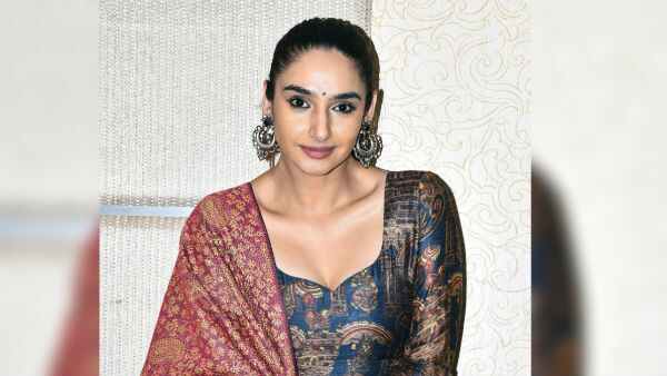 జైల్లో హీరోయిన్ల పరిస్థితి ? జైల్లో హీరోయిన్ల పరిస్థితి ?