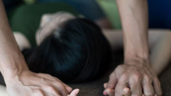 కడుపునొప్పి రావడంతో..