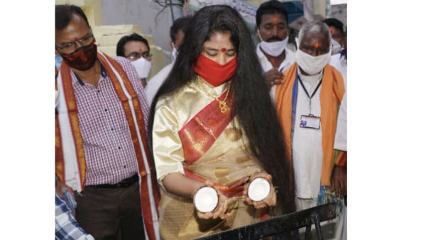 జేజమ్మ దూకుడుతో మారిన సీన్...