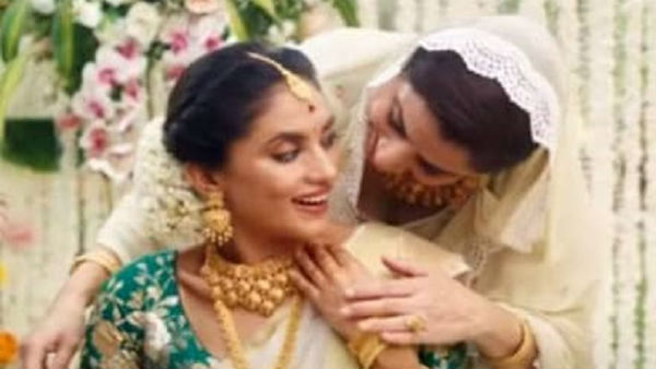 విమర్శలు.. ప్రశంసలు...