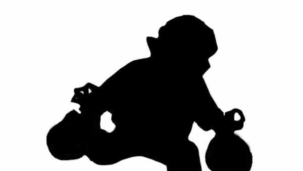 షాపు యజమానులను గందరగోళంలోకి నెట్టి పిల్లలతో చోరీలు 