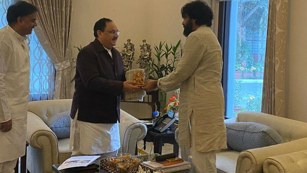 చర్చలంటూనే వ్యూహాత్మకంగా.. చర్చలంటూనే వ్యూహాత్మకంగా..