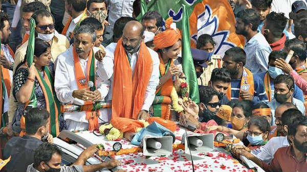 పాతబస్తీకి బీజేపీ వరాలు.. పాతబస్తీకి బీజేపీ వరాలు..