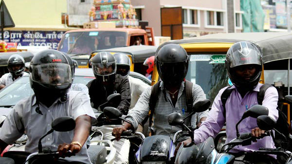 హెల్మెట్ పెట్టుకోండి ... ట్రాఫిక్ పోలీసుల , రవాణా శాఖాధికారుల స్వీట్ వార్నింగ్