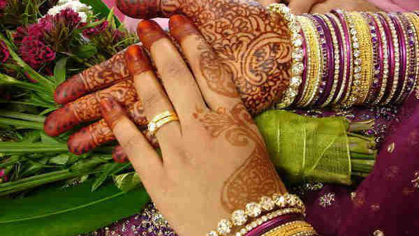 112 పేజీలతో వెడ్డింగ్ కార్డు వేయించిన కర్ణాటక రచయిత 112 పేజీలతో వెడ్డింగ్ కార్డు వేయించిన కర్ణాటక రచయిత