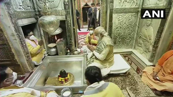  విశ్వనాథ ఆలయంలో పూజలు..