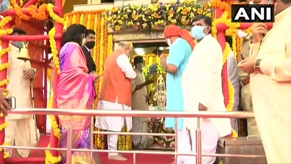 భాగ్యలక్ష్మి ఆలయంలో పూజలు