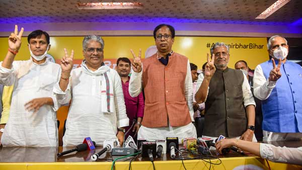  నితీశ్ చేతికి నిమ్మకాయా ? క్రీమ్ బిస్కెట్ ఇస్తారా 