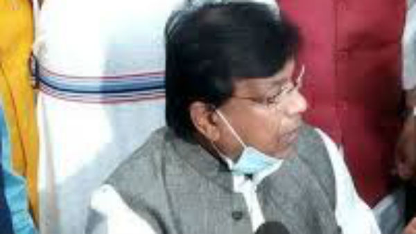 నితీష్ ను కలిసి రాజీనామా చేసిన మేవాలాల్ చౌదరి .. రాజీనామా గవర్నర్ ఆమోదం