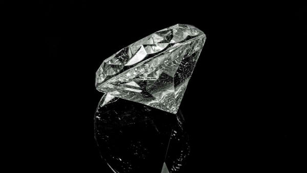 స్థానికుల వజ్రాల వేట ... వజ్రాలా కాదా ... దర్యాప్తు చేస్తున్న అధికార యంత్రాంగం 