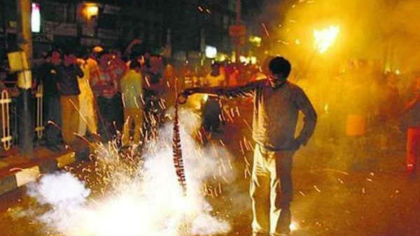 దీపావళి టపాకాయల కాలుష్యం.. ఆందోళన వ్యక్తం చేస్తున్న ప్రజానికం.. 