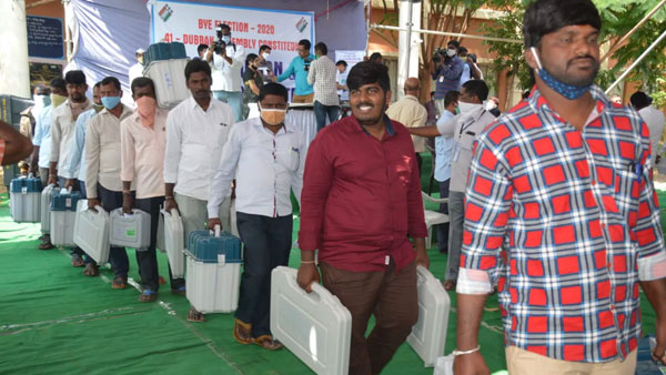 ఇందూరు కాలేజీలో కౌంటింగ్...