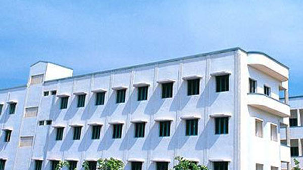 తగ్గిన సీట్లు