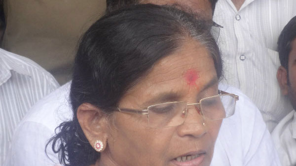 నా కొడుకు ఫోటో పెడితే కాల్చి బూడిద చేస్తా