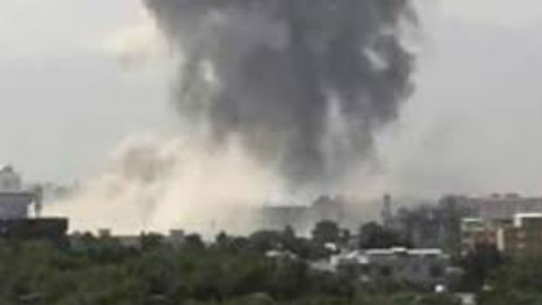 బాంబు దాడుల్లో పోలీస్ మృతి బాంబు దాడుల్లో పోలీస్ మృతి