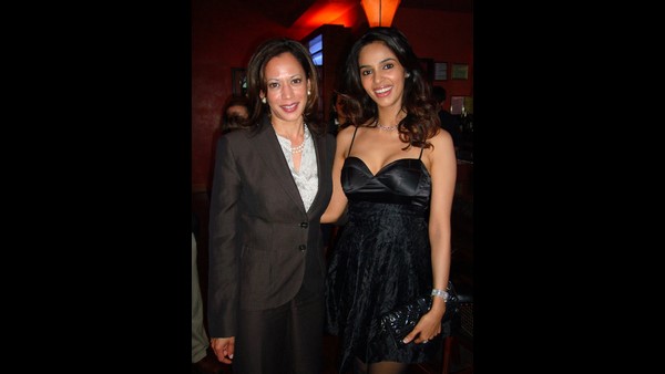  2009లో మల్లికా చిలక జోస్యం