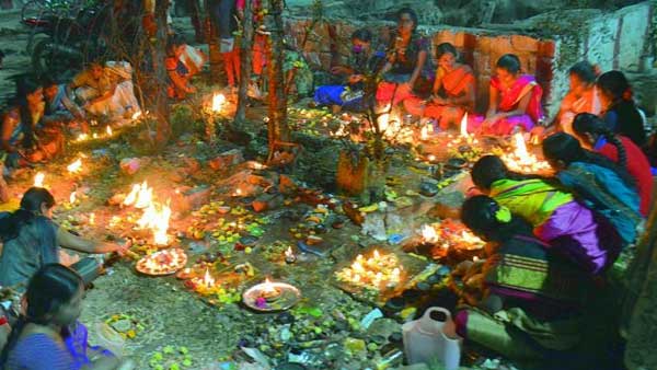 భక్తుల రద్దీ..