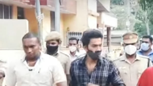 చేతి ఎముకలు బయటకు.... చేతిలో సంచి 