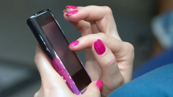 పోలీసు అధికారులు క్యూ