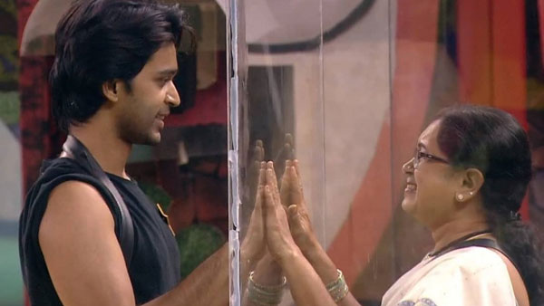 మోనాల్ తల్లి సైతం..