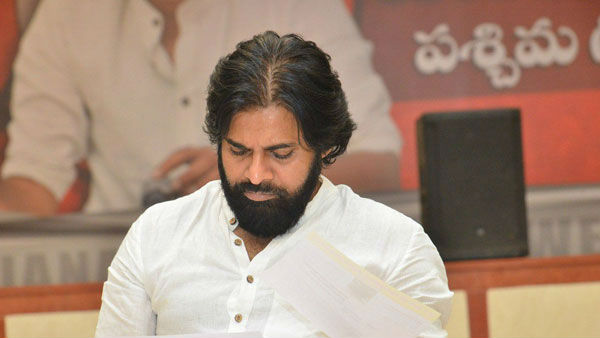 నవతరం ఓటర్ల ఆకర్షణ..