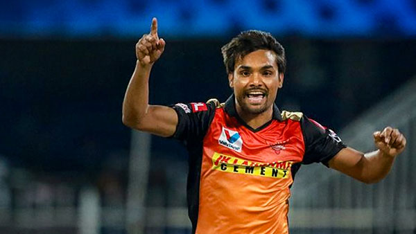 కోహ్లీకి చెమటలు పట్టించే బౌలర్..