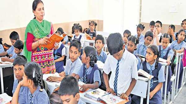 కేసులు పెరిగితే తదుపరి నిర్ణయం తీసుకుంటామన్న మంత్రి సురేష్ 