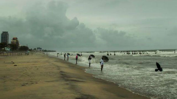 సముద్రం నుండి బంగారం కొట్టుకువస్తుందని చెప్పిన మహిళ .. మొదలైన వేలంవెర్రి సముద్రం నుండి బంగారం కొట్టుకువస్తుందని చెప్పిన మహిళ .. మొదలైన వేలంవెర్రి